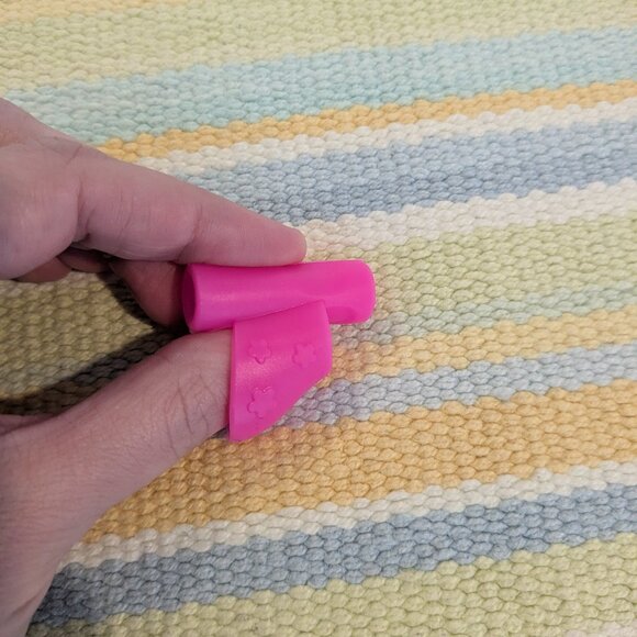 🛍️ BUNDLE ONLY • Kids Assorted Pencil Grips - Picture 2 of 7